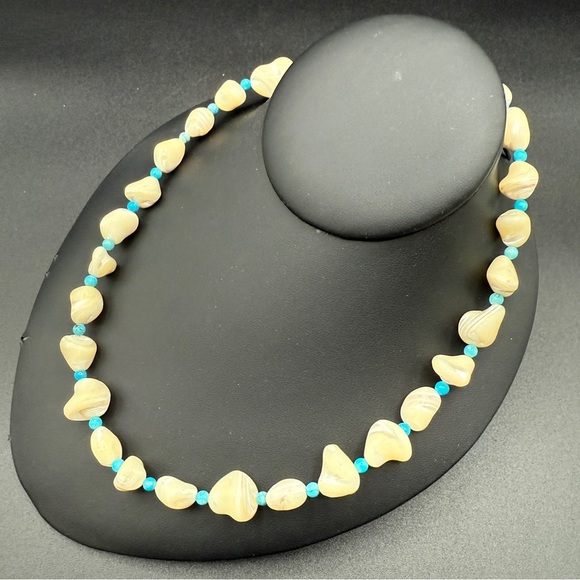 Elegant Vintage Cream Carved Shell and Turquoise Beaded Necklace - Picture 13 of 16